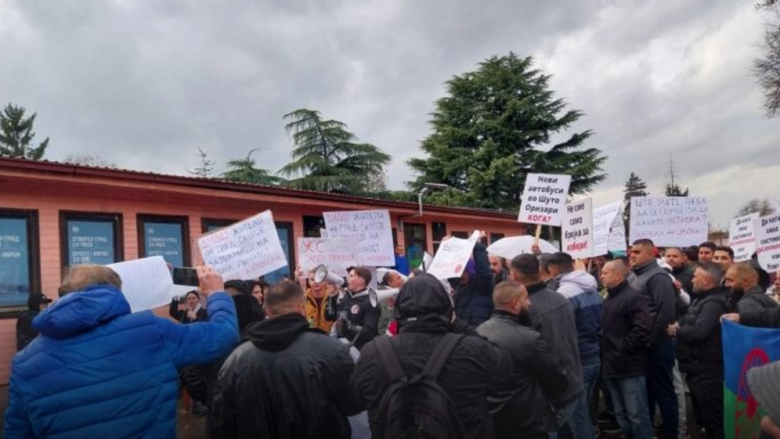 Protesta në Shkup për shkak të problemeve me transportin publik