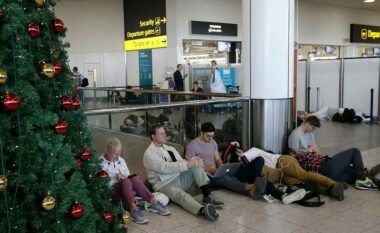 Kaos në aeroportin e madh të Londrës pas evakuimit për shkak të ‘sendit të dyshimtë’ në një bagazh