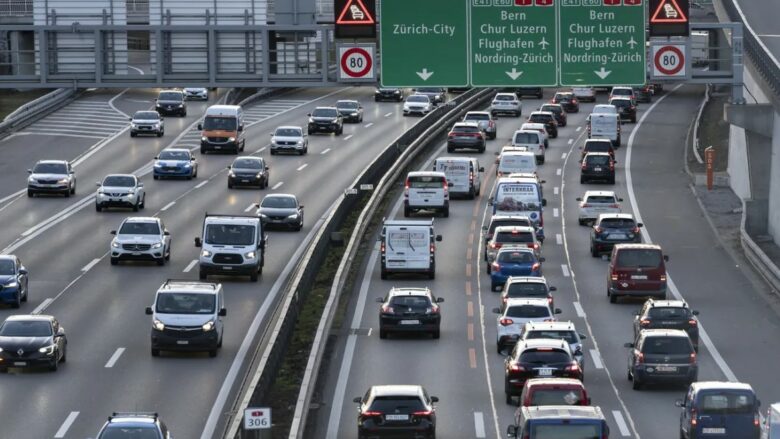 Zviceranët votojnë kundër zgjerimit të autostradave