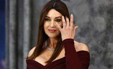 Monica Bellucci pozon për kopertinën e revistës Elle, mahnit me paraqitjen