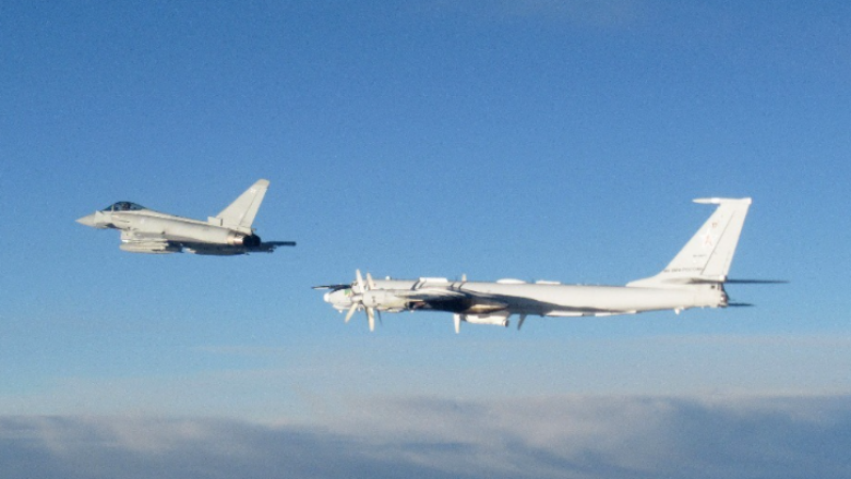 Mbretëria e Bashkuar ngrit në ajër aeroplanët luftarakë në përgjigje të aeroplanit rus që po shkonte drejt hapësirës ajrore të saj