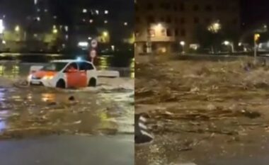 Video që tregon fillimin e katastrofës në Valencia – uji përmbyti rrugët në pak sekonda