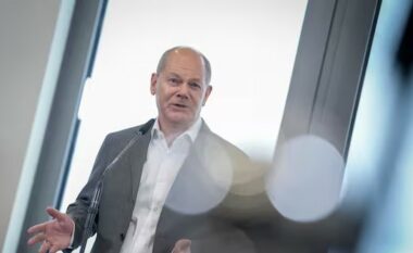 Scholz mbron telefonatën me Putinin – jep “lajmin e keq” para gazetarëve në Berlin