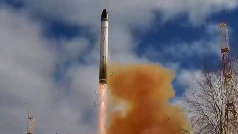 NATO thotë se raketa eksperimentale balistike ruse nuk do ta lëkund mbështetjen e aleancës për Ukrainën