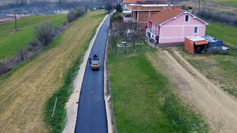 Asfaltohen 12 rrugë në fshatin Roganë të Kamenicës