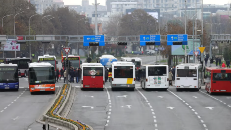 Transportuesit privat rikthehen në rrugët e Shkupit, çmimet e reja fillojnë të aplikohen nga viti i ri