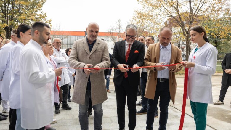 Vitia përuron Barnatoren Qendrore në Spitalin e Gjilanit