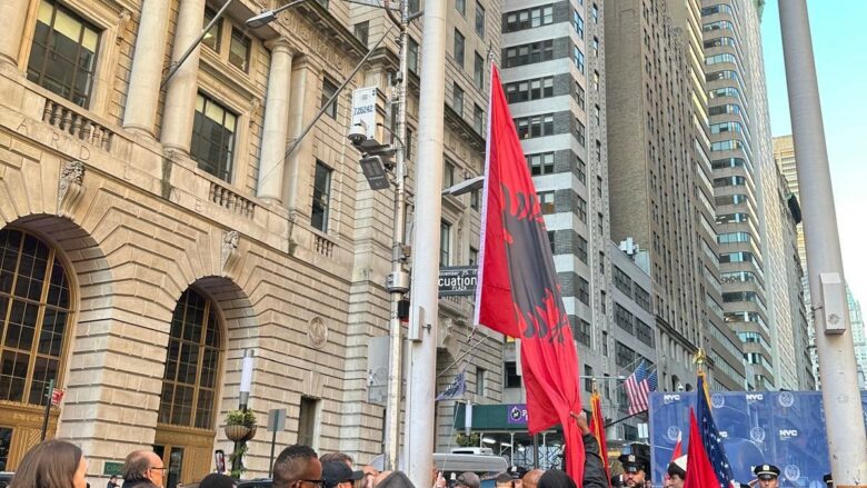 The 112th anniversary of Independence, the Albanian flag is raised in ...