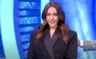 Jonida Vokshi emocionet në studion e BBVK: Çdo dalje time nga sonte ia dedikoj engjëllit tim, babait tim