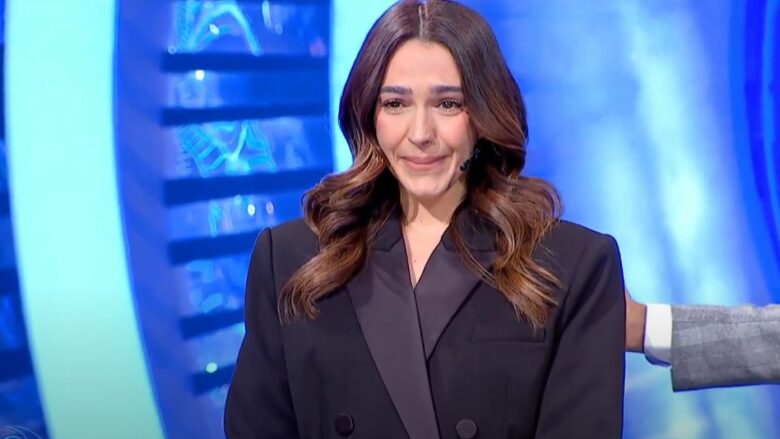 Jonida Vokshi emocionet në studion e BBVK: Çdo dalje time nga sonte ia dedikoj engjëllit tim, babait tim