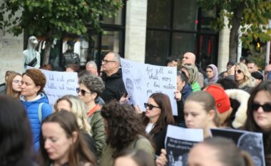 “Ishte i mbushur me ëndrra dhe jetë, ia morën të dyja!” Nëna e Martinit prek me mesazhin e saj në protestë