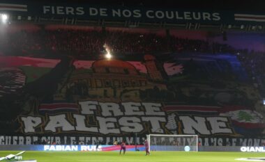 “Luftë në fushë, por paqe në botë” – tifozët e PSG-së me një koreografi mbështesin Palestinën 