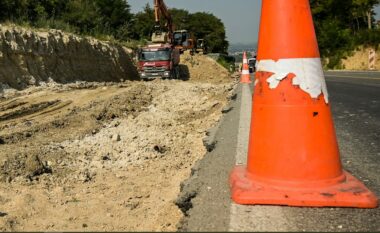 Minimi i masave shkëmbore, të shtunën do të ndërpritet qarkullimi i veturave në udhëkryqin e Gjakovës në Klinë