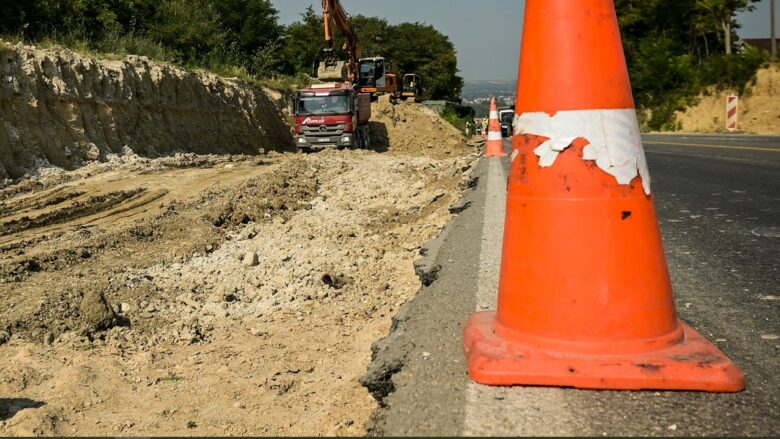 Minimi i masave shkëmbore, të shtunën do të ndërpritet qarkullimi i veturave në udhëkryqin e Gjakovës në Klinë