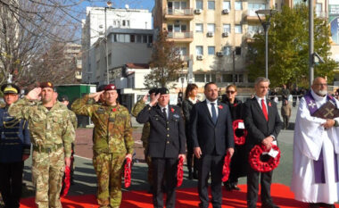 Përkujtohen 14 ushtarët britanikë që humbën jetën në Kosovë, përcillen mesazhe për paqe