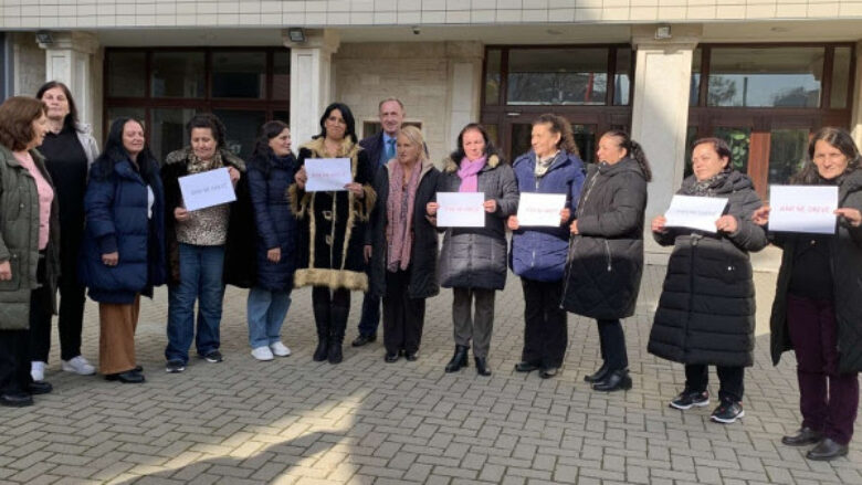 Protestohet para Kuvendit të Kosovës për punëtoret teknike