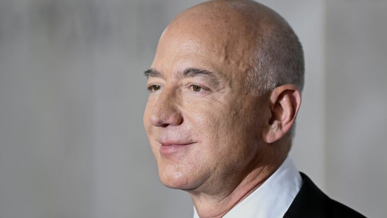 Jeff Bezos përgëzon Trumpin për “kthimin e jashtëzakonshëm politik dhe fitoren vendimtare”