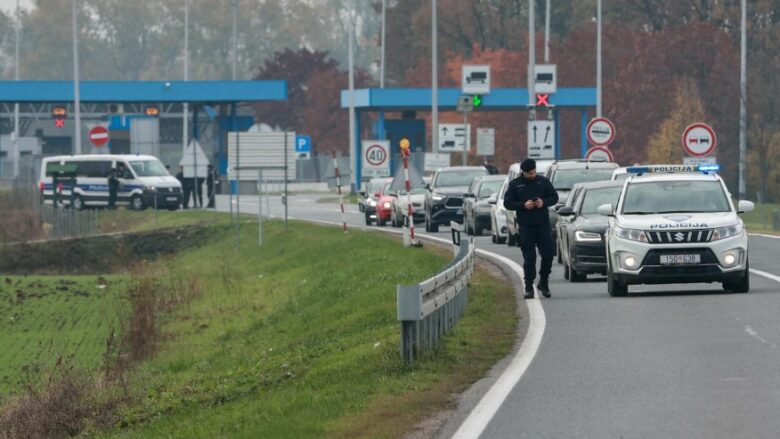 Rast i çuditshëm në kufirin kroat, shoferi austriak kishte ulur gruan e vdekur në ulësen e përparme të pasagjerit