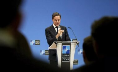 Rutte: NATO duhet të fokusohet në ndihmën ushtarake për Ukrainën, jo në marrëveshjen e paqes