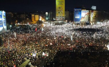 “Sapo kemi filluar”: Studentët e pakënaqur me pushtetin, me mesazh pas protestës masive në Beograd të Serbisë