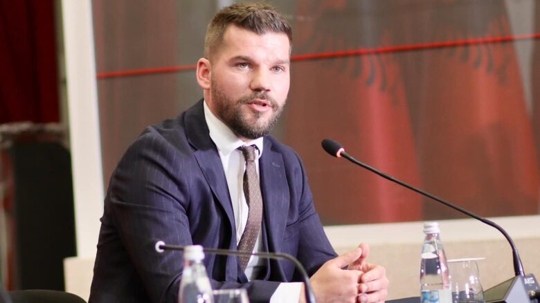 Protestat në Luginë, Nevzad Lutfiu paraqitet në polici