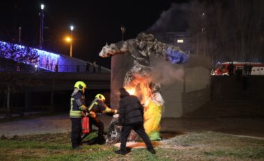 Në Mitrovicë digjet një vepër arti që shpreh nevojën e mbrojtjes së lumenjve të qytetit