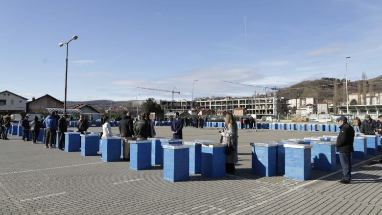 Shpërndahen nga tre koshere bletësh tre – katëshe për 81 bletar përfitues nga Mitrovica