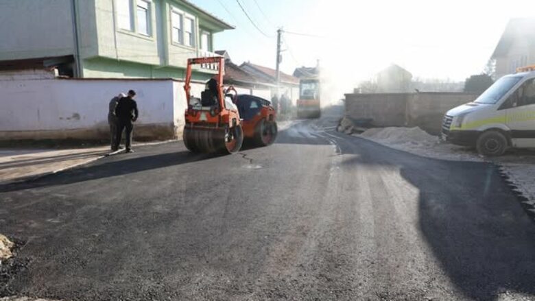 Nis asfaltimi i shtresës së parë në rrugën “Bekim Berisha – Abeja” në Vushtrri