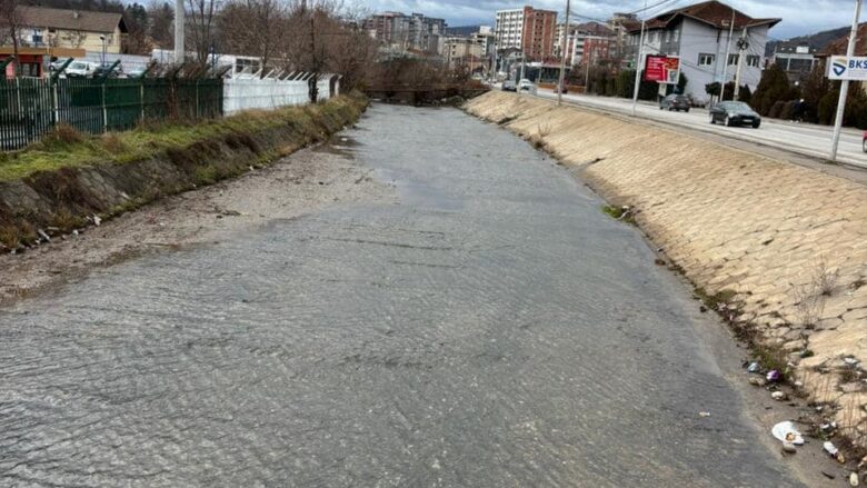 Largohen mbeturinat – Pastrohet lumi “Trepça” në Mitrovicë