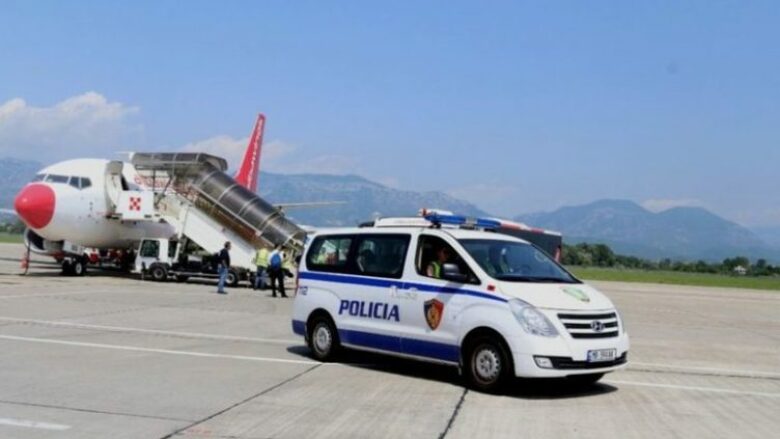 Pritet sot ekstradimi i ish-kreut të bandës së Durrësit nga Spanja në Shqipëri, forca të shumta policie blindojnë aeroportin e Tiranës