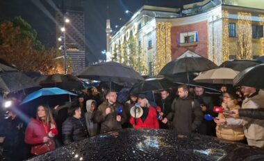 Nis mosbindja civile e opozitës në Shqipëri, bllokohen akset kryesore