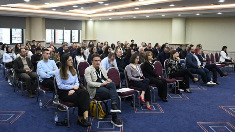 Në Tetovë u mbajt Forumi “Fuqizimi i gjeneratave të ardhshme: Roli i edukimit ekonomik në zhvillimin e qëndrueshëm”