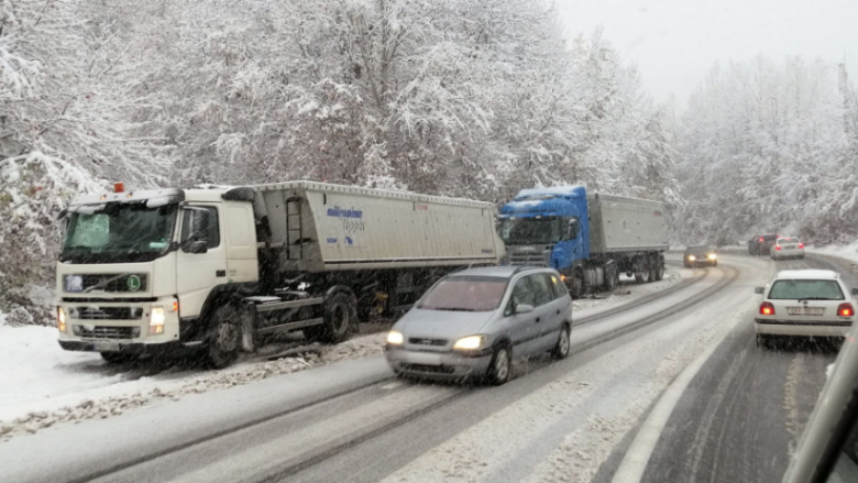 Hiqet ndalesa për kamionë në rrugën Tetovë-Kodra e Diellit