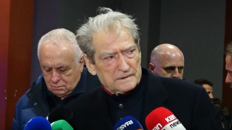 “U rrethua nga 15 policë”, Berisha pas vizitës së Gjekmarkajt në Spitalin e Traumës