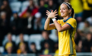 Kosovare Asllani i shënon gol Serbisë, së bashku me Suedinë drejt Kampionatit Evropian