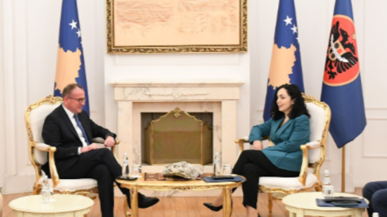 Presidentja e Kosovës kërkoi mbrojtje të shqiptarëve në RMV, Taravari: Osmani ndonjëherë është viktimë e informacioneve të rrejshme