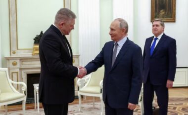 Kryeministri sllovak Fico takon Putinin, në një vizitë të rrallë nga një udhëheqës i BE-së në Moskë