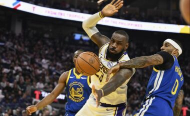 LeBron James me paraqitje spektakolare, Lakers triumfojnë në udhëtim te Golden State Warriors