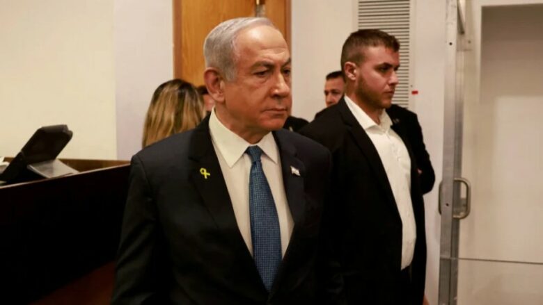 Akuzohet për korrupsion, Netanyahu paraqitet për herë të parë në gjykatë në Tel Aviv