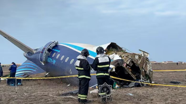 Ekuipazhi luftoi për të shpëtuar pasagjerët deri në momentin e fundit – detaje tronditëse nga rrëzimi i aeroplanit në Kazakistan