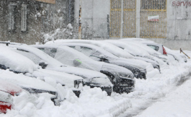 Stuhitë e borës godasin Ballkanin, kaos në trafik dhe ndërprerje të energjisë elektrike