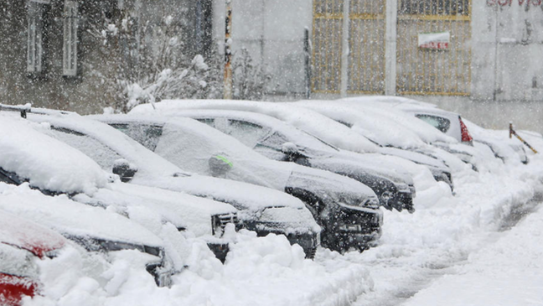 Stuhitë e borës godasin Ballkanin, kaos në trafik dhe ndërprerje të energjisë elektrike