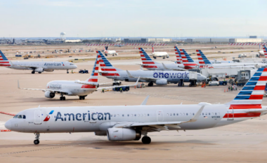 American Airlines detyrohet të ndalojë të gjitha fluturimet