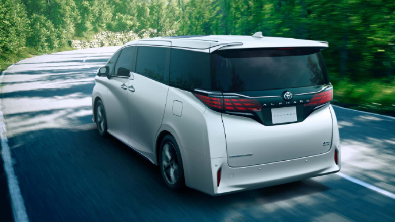 Toyota nxjerr në treg minivanin e parë hibrid plug-in