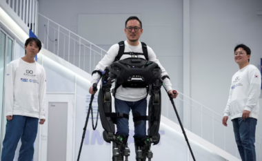 Ekipi nga Koreja e Jugut zhvillon robotin që ndihmon paraplegjikët të ecin