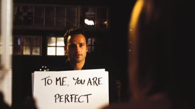 Keira Knightley për skenën e pakëndshme nga filmi “Love Actually”: Ishte rrëqethëse