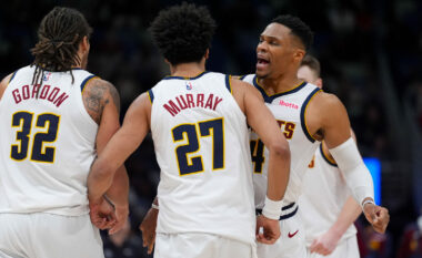 Nuggets triumfojnë ndaj Pelicans pas vazhdimeve, Rockets mposhtin Raptors