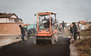 Asfaltohen pesë rrugë në fshatin Muçiverc të Kamenicës