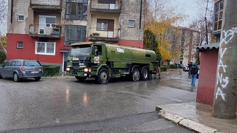 Furnizimi me ujë të pijes përmes autoboteve, KRU “Mitrovica” njofton se kur dhe kur do të vendosen sot