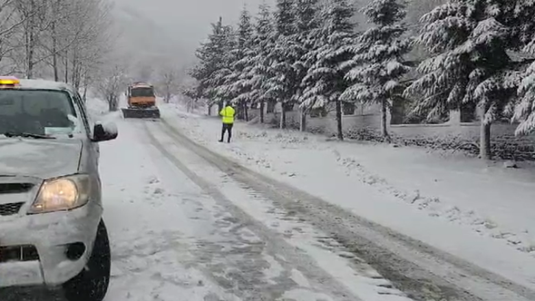 Reshjet të dendura të dëborës në Korçë